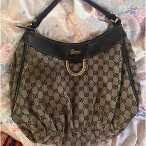 Vintage Gucci shoulder bag.